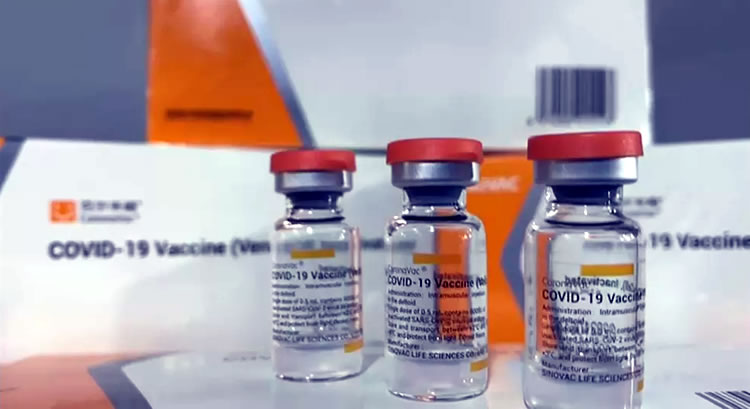 Ceará recebe lotes com 228 mil doses de vacinas contra a Covid-19 nesta segunda
