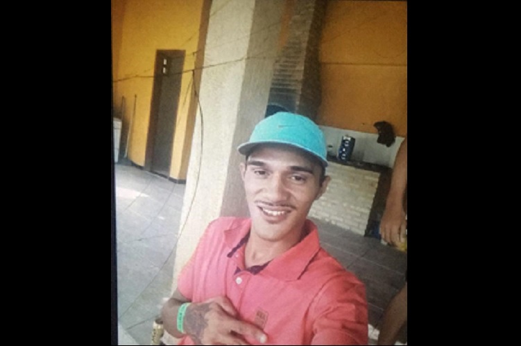 Jovem de 24 anos que estava em um bar de Cajazeiras é morto a tiros por dois homens encapuzados