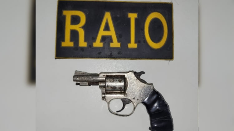 Raio e POG apreendem dupla suspeita de assaltos e apreende revólver em Icó