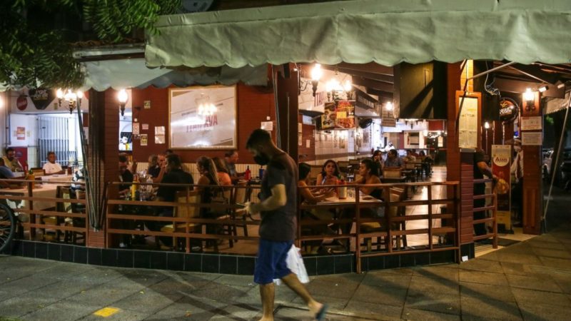 Novo decreto tem primeiro fim de semana com restaurantes abertos até 1h; veja mudanças