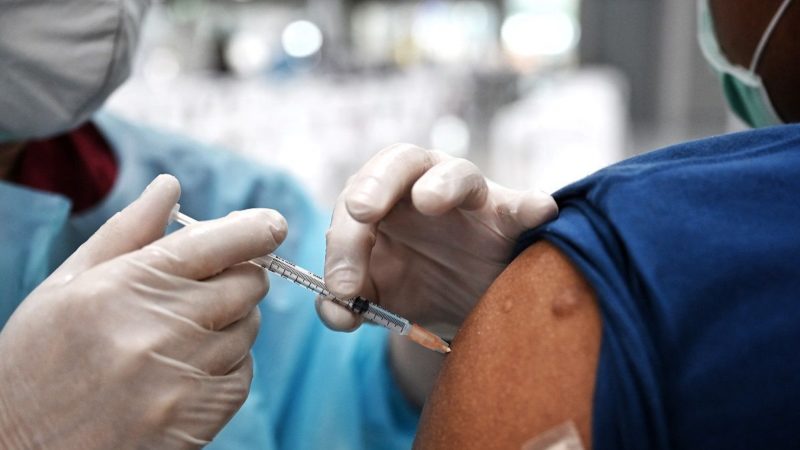 Ceará receberá 180 mil vacinas para dose de reforço de profissionais da saúde e idosos acima de 60 anos