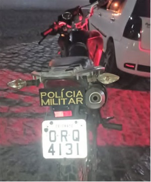 PM recupera moto roubada em Penaforte e prende acusados de furtos em Barbalha e Barro
