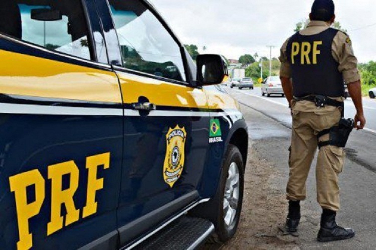 Na região de Patos, PRF prende foragidos da justiça por tráfico de drogas e violência doméstica
