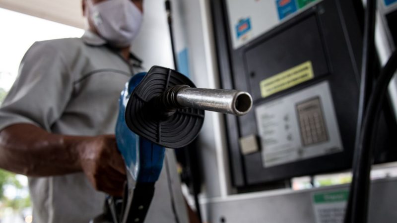 Maioria dos governadores decidem descongelar ICMS nos combustíveis, diz site