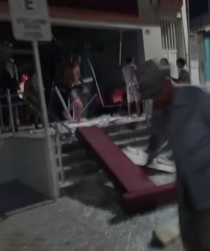 Bandidos tocam o terror em cidade da PB, fecham principais saídas e explodem agência bancária
