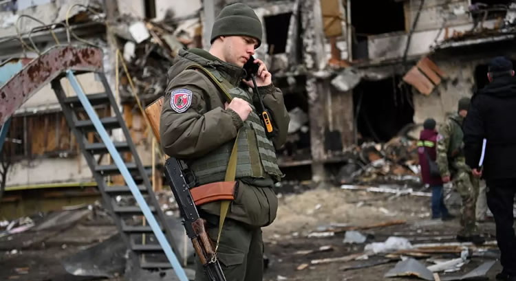 Forças russas se aproximam da capital ucraniana