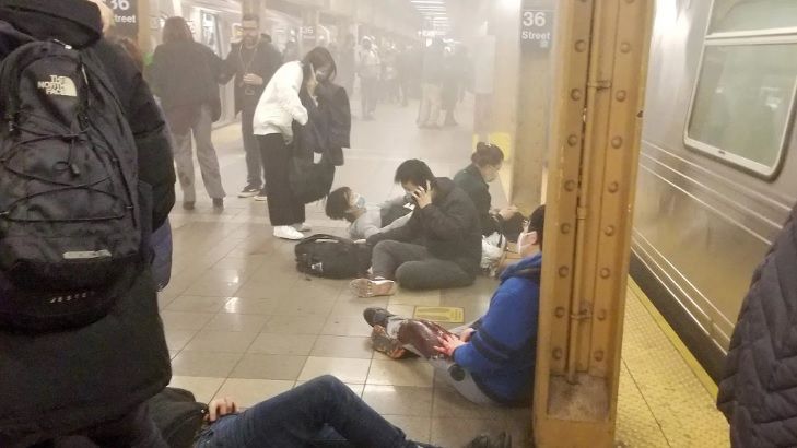 Pessoas são baleadas em estação de metrô de Nova York, nos Estados Unidos