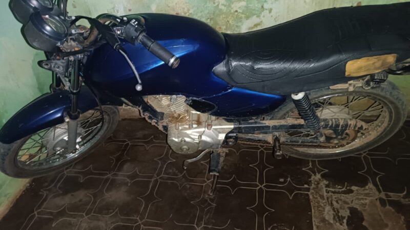 Motocicleta furtada na praça dos taxistas e recuperada pelos policias de Ipaumirim