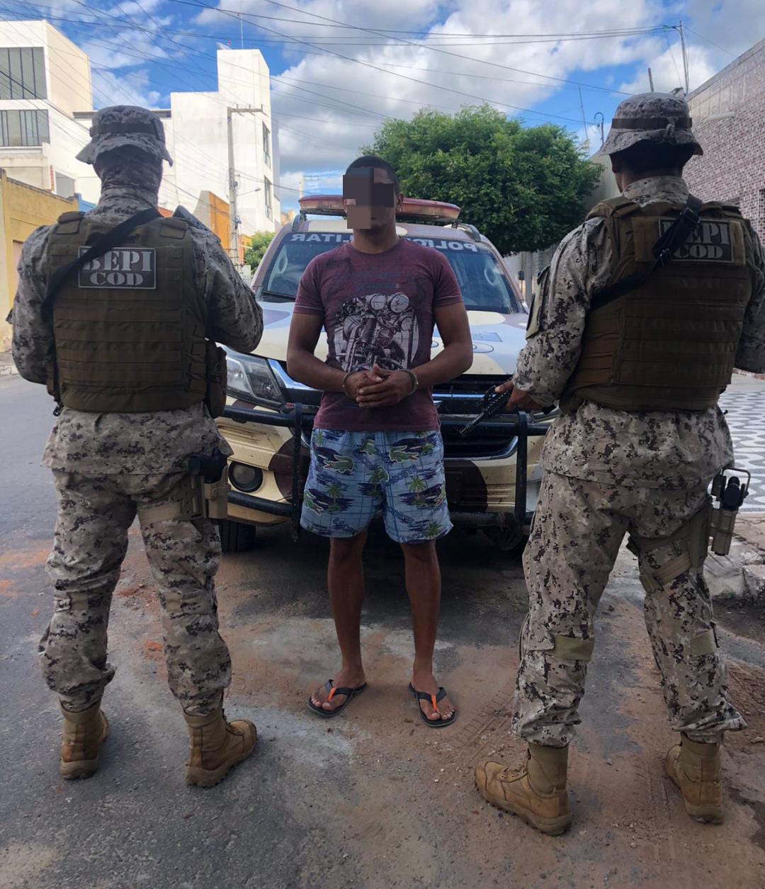 Comando de Operação de divisa prende elemento já conhecido pela polícia por tráfico de droga em ipaumirim