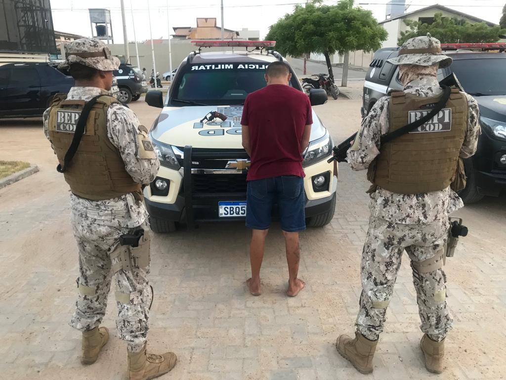 Comando de Operações de divisa de Ipaumirim prende homem com revólver cal 38 na cidade de Orós