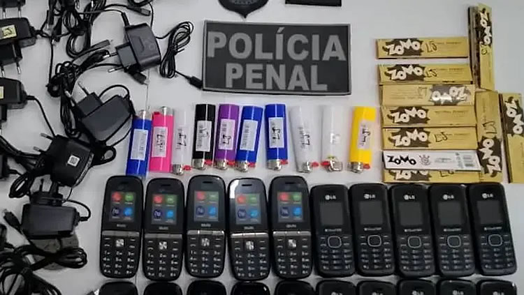 Homem é preso tentando arremessar 20 celulares para dentro de presídio em Itaitinga